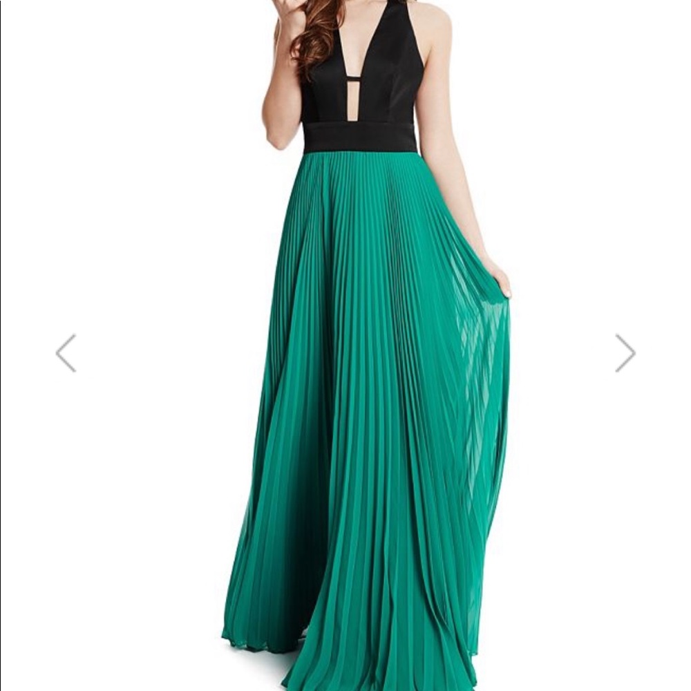 SARAVIA PLEATED MAXI DRESS